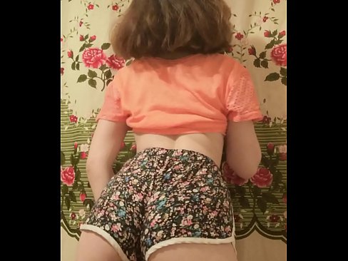 ❤️ 性感的年轻宝贝在镜头前脱下她的短裤 ❤️❌ Beautiful porn❌️❤