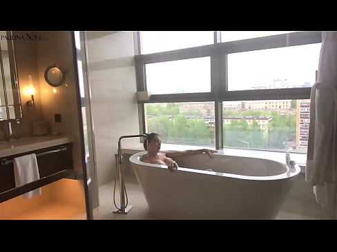 ❤️ 巨大的宝贝 激情地在浴室里撸起了她的阴部 ❤️❌ Beautiful porn❌️❤